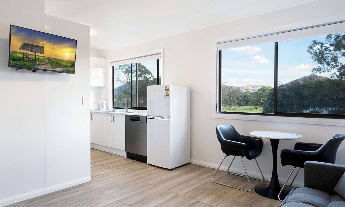 Little Jilliby Villa | Stunning, Serene Views & Relaxing Stay