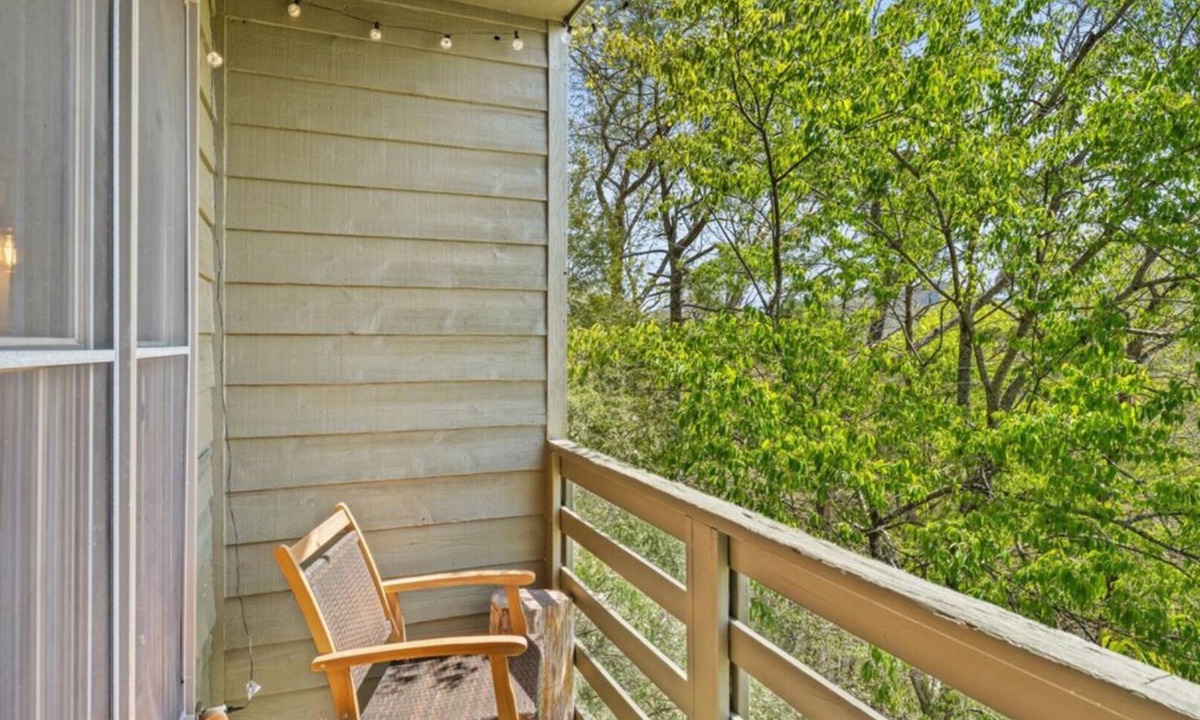 Townsend Hotel | Stunning Smoky Mountain Views | Balcony + King Bed