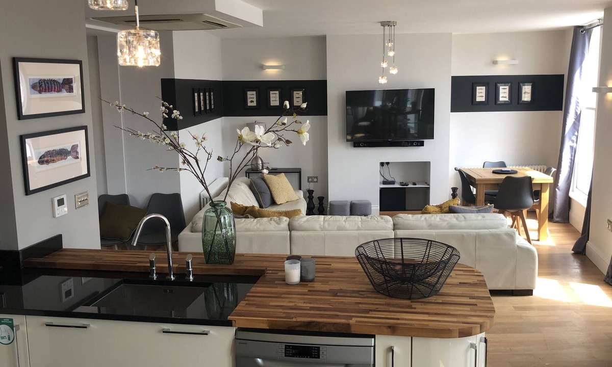 Burnham-on-Crouch Apartment | Stunning Spacious 3 Bed Apartment with River Views