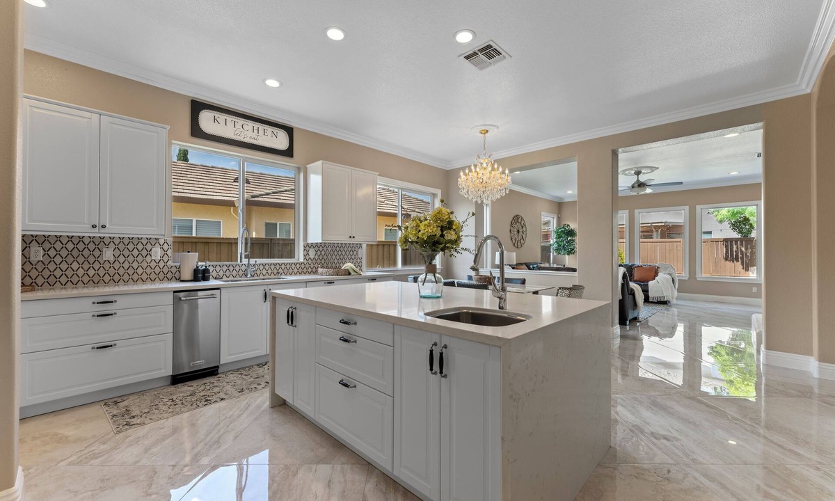 Westlake House | Stunning Spacious Family Home in Natomas