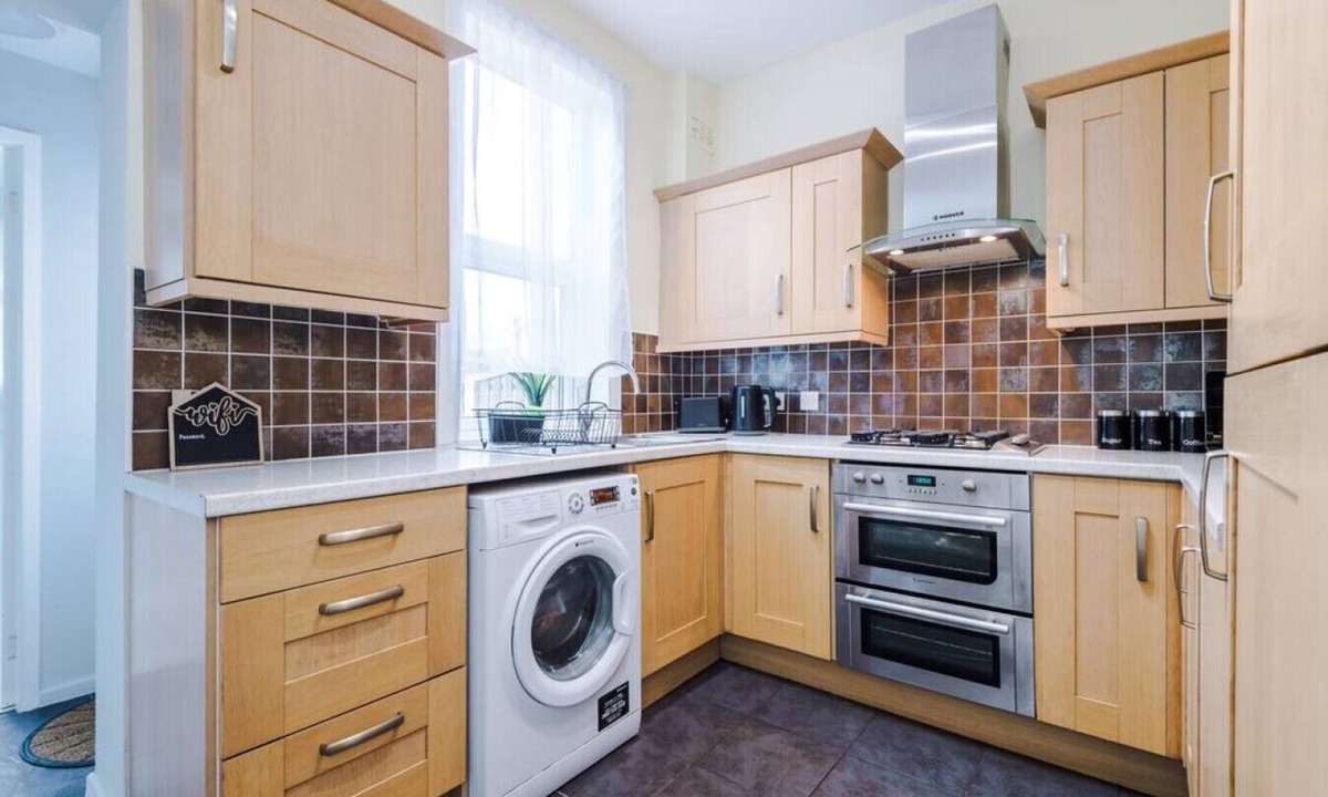 Stanley House | Stunning Spacious 2BR Flat in East Ardsley