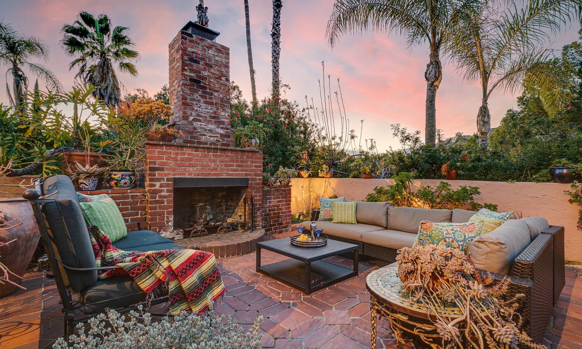 Rossmoyne House | Stunning Spanish Pool Home