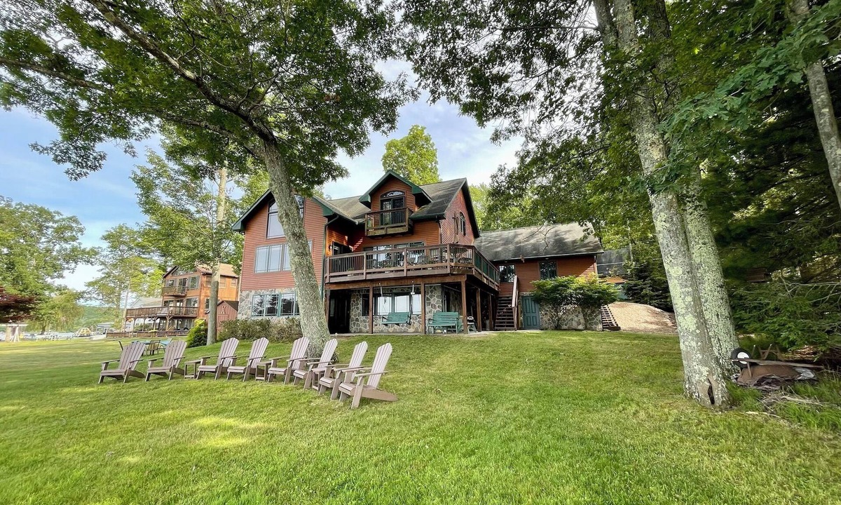 Paupack House | Stunning Spinnler Point Lakefront. Panoramic views and dock. Sleeps 10