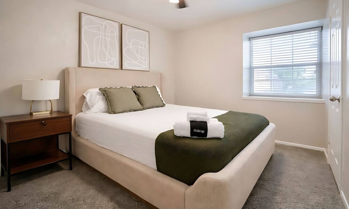 Sherman House | Stunning Stylish 3BR Townhome w/Pool @ A+Location