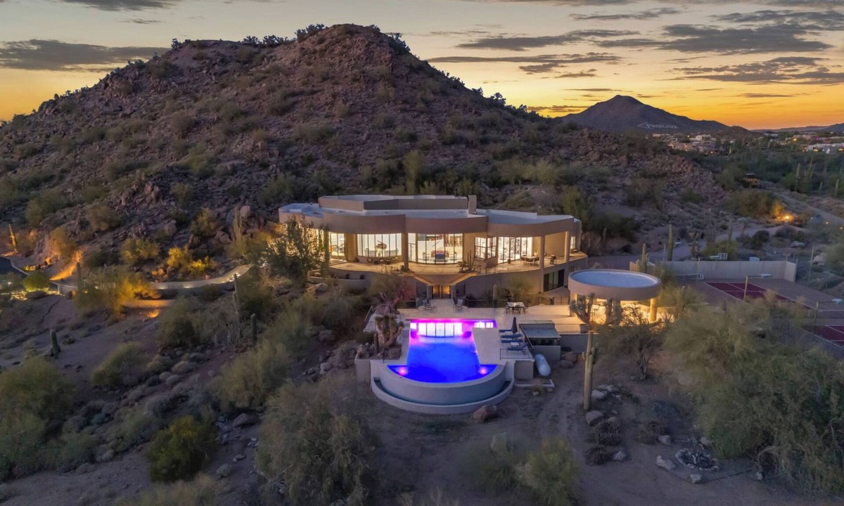 East Mesa House | Stunning Succulent-Studded Sonoran Desert Estate! Perfect for family & friends!