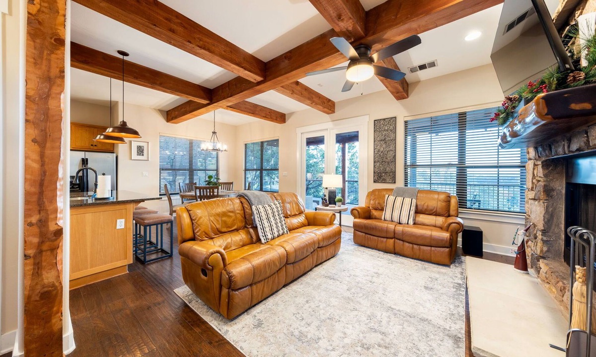Leander Cabin | Stunning sunset view Cabin on Northshore Lake Travis