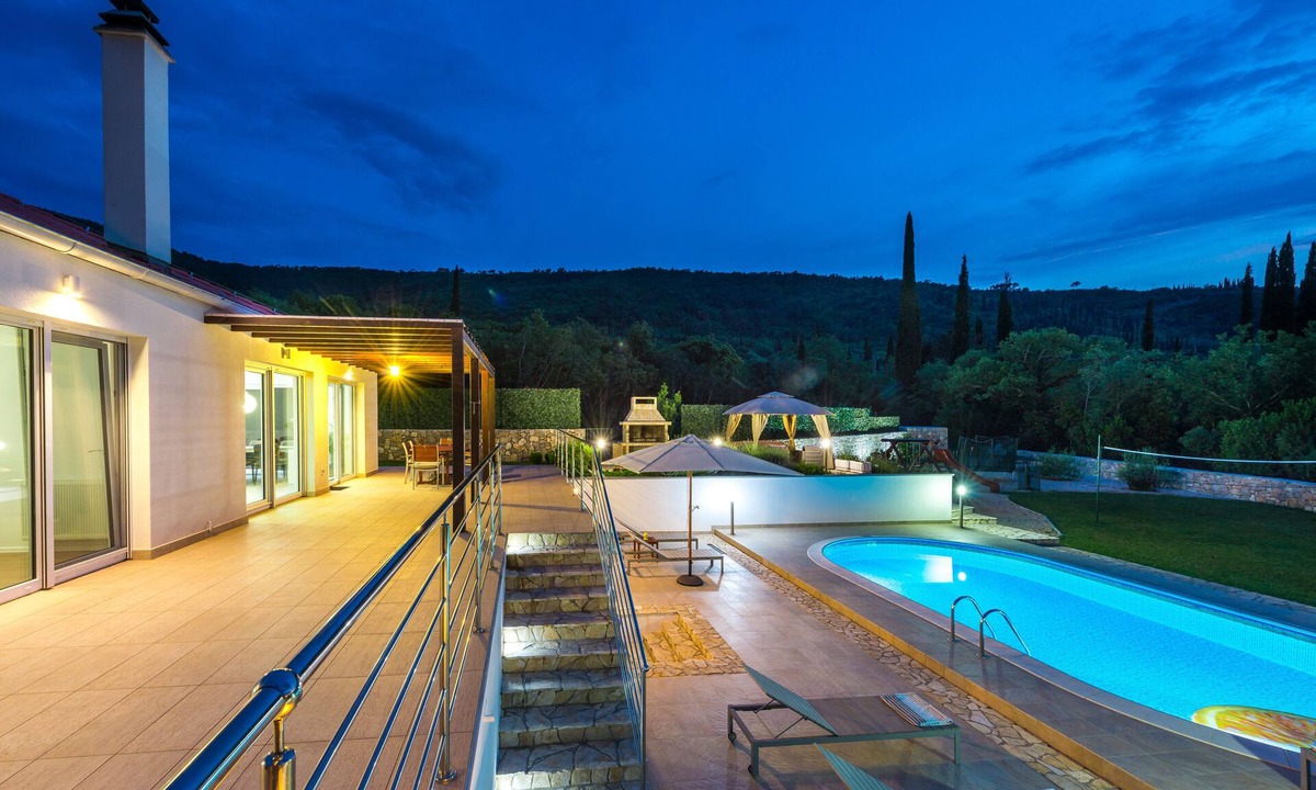 Konavle Villa | Stunning sunshine paradise surrounded with lawns and Mediterranean vegetation