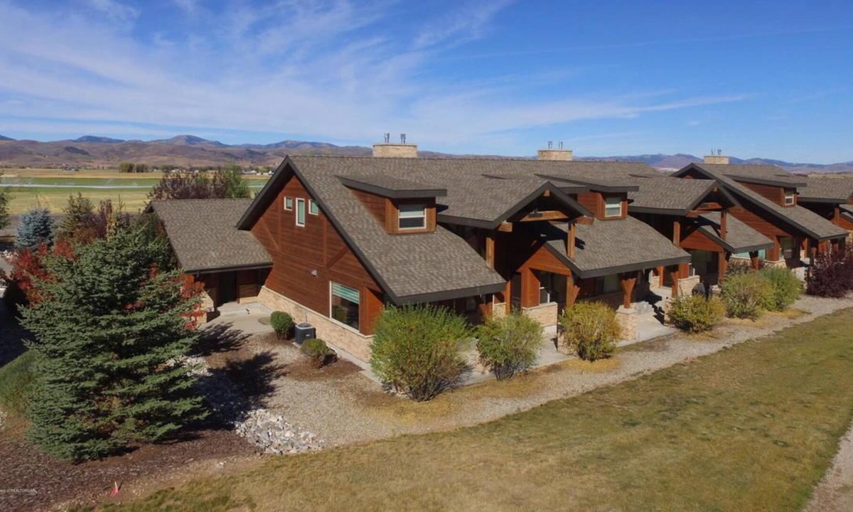 Afton House | Stunning Townhome on 14th Tee Box with Three Master Suites