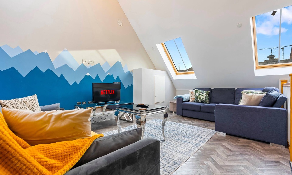 Birmingham City Centre House | Stunning Townhouse Bham Centre