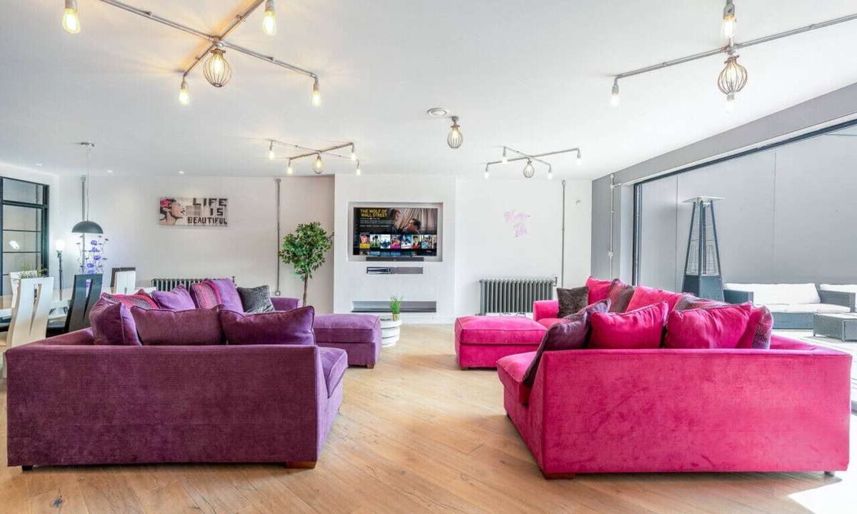 Birmingham City Centre Apartment | Stunning Two Bed Penthouse - Large Private Terrace - Parking
