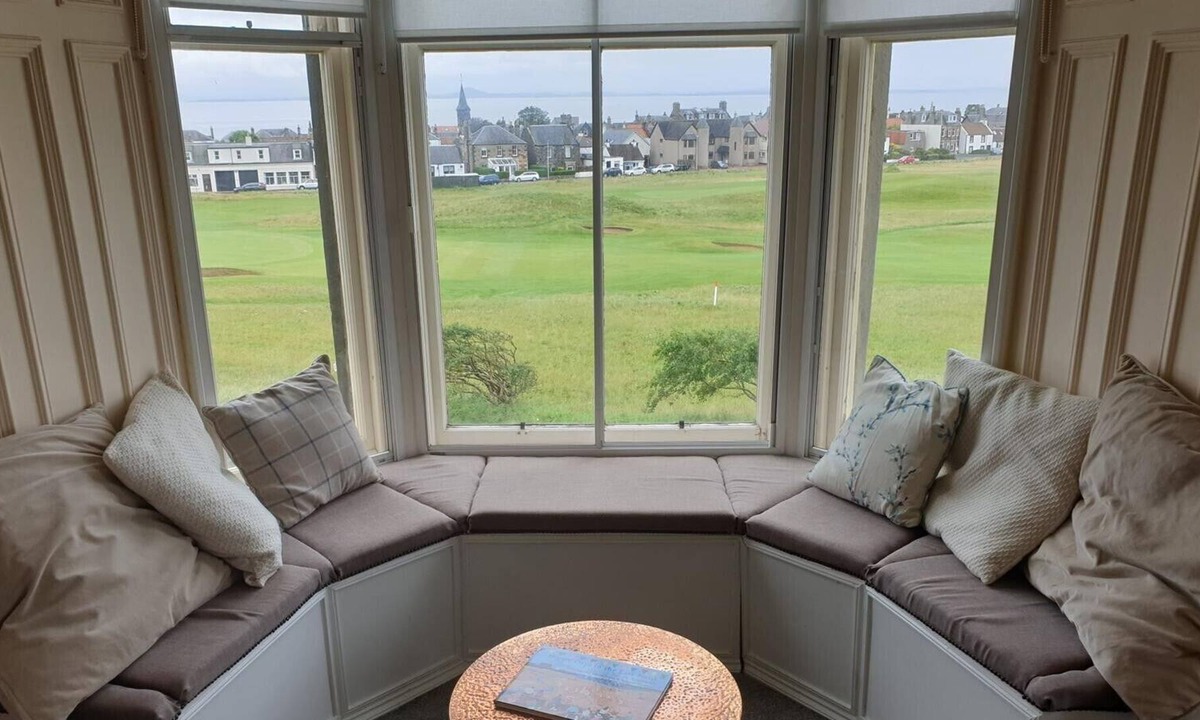 Earlsferry Apartment | Stunning upper villa in Earlsferry overlooking the Golf Course