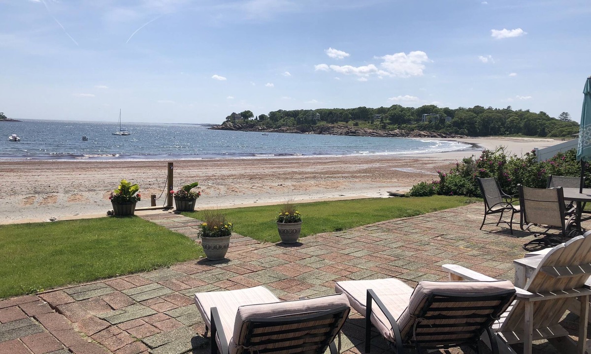 Magnolia House | Stunning Views from Beachfront House in Manchester-by-the-Sea!