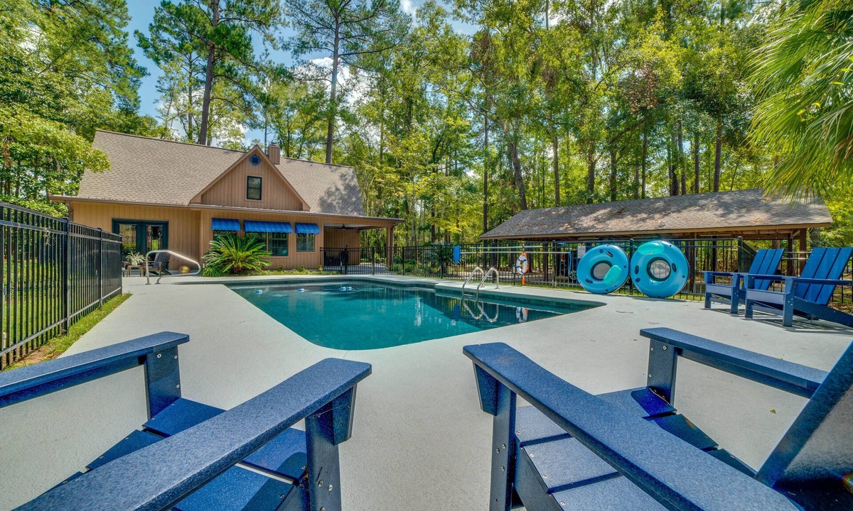 Valdosta House | Stunning Valdosta A-Frame Home with Private Pool!