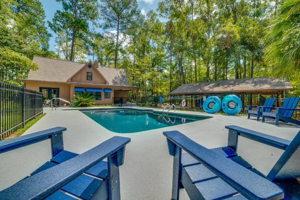Valdosta House | Stunning Valdosta A-Frame Home with Private Pool!