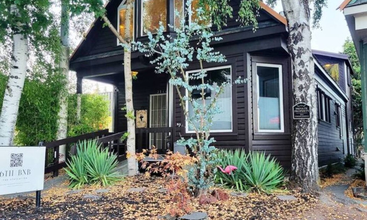 North End House | Stunning Victorian Home 6th Ave unbeatable area