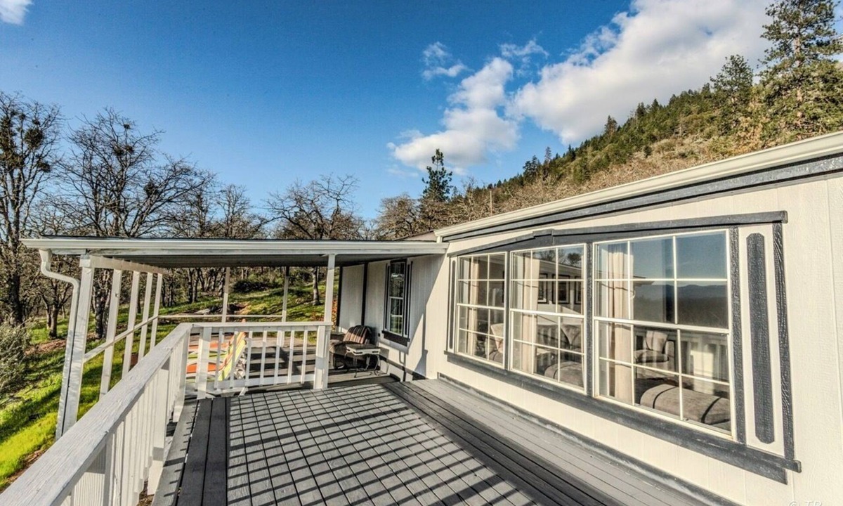Murphy House | Stunning View, Fully Stocked Kitchen Near Wineries