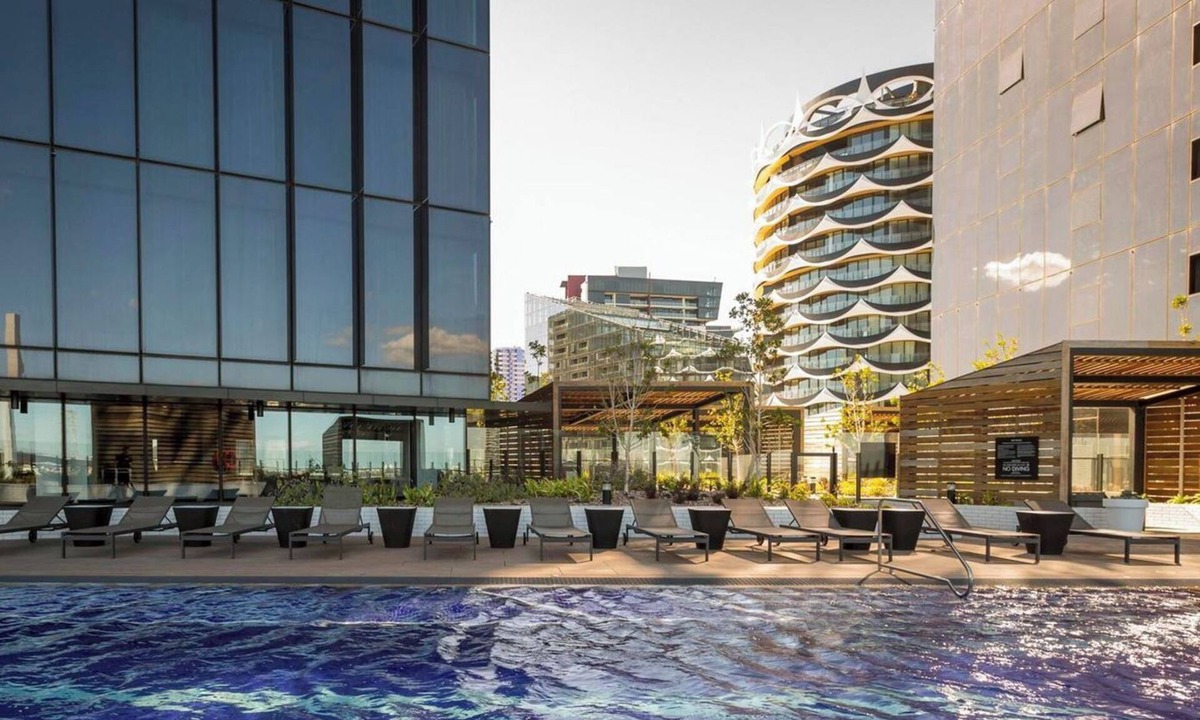 Docklands Apartment | Stunning View & Prime Location!