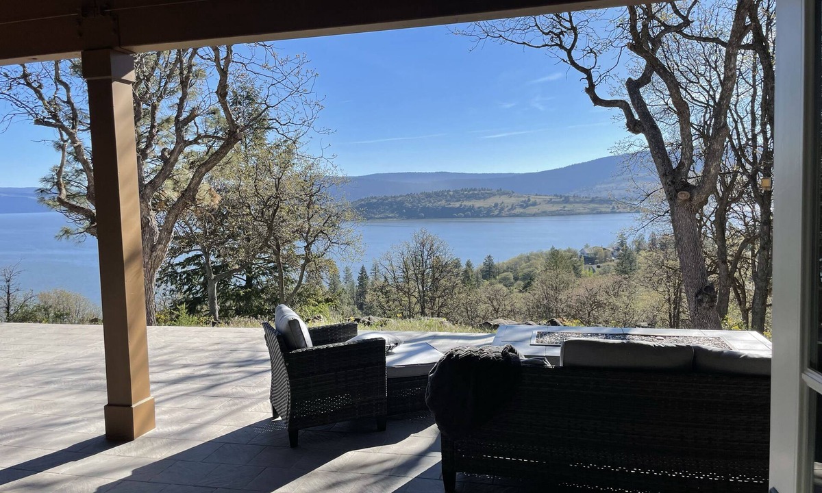Klamath Falls House | Stunning views and minutes from Running Y Ranch Resort golf course!