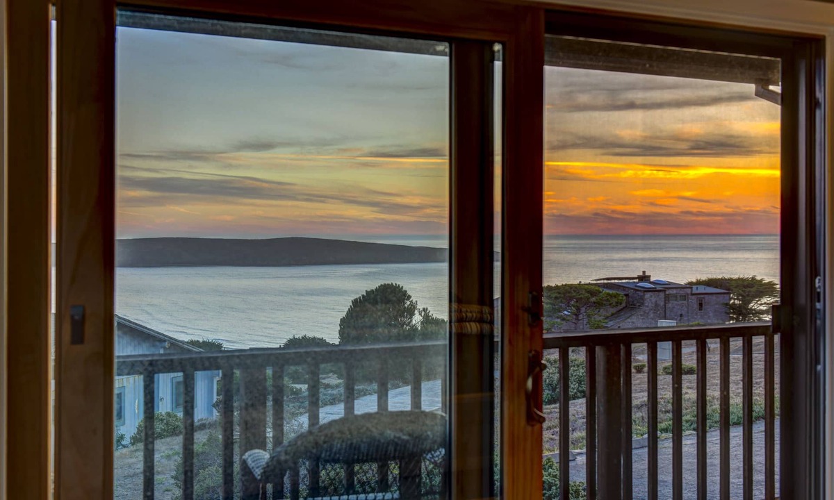 Dillon Beach House | Stunning Views and Walk to the Beach!