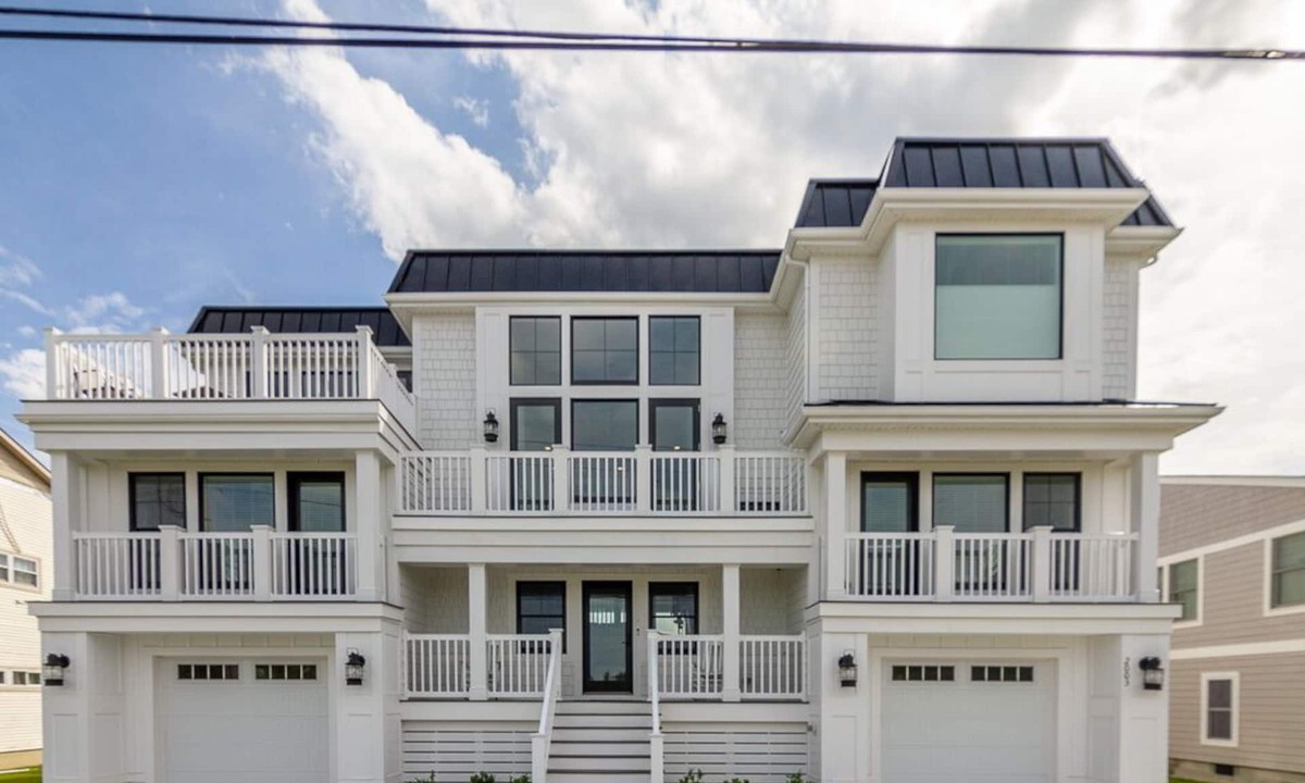 Lewes House | Stunning views from this beautiful home! 2003 Cedar