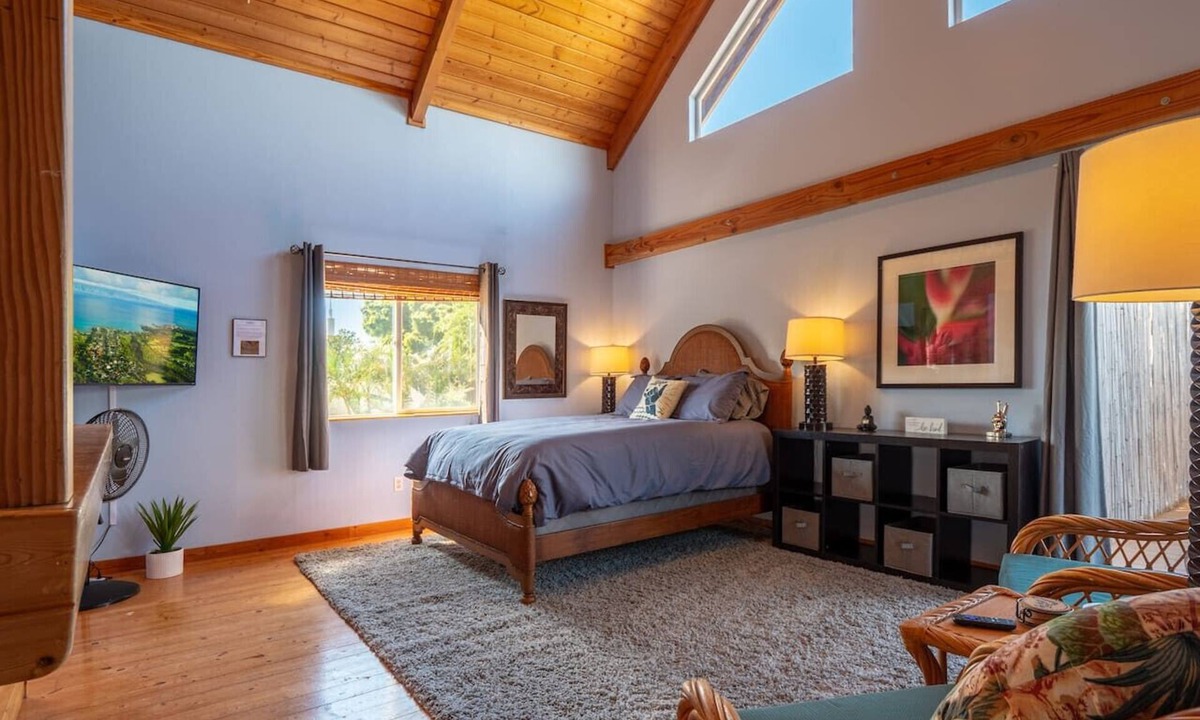 Pukalani Condo | Stunning Views, Great Location in a Private Studio