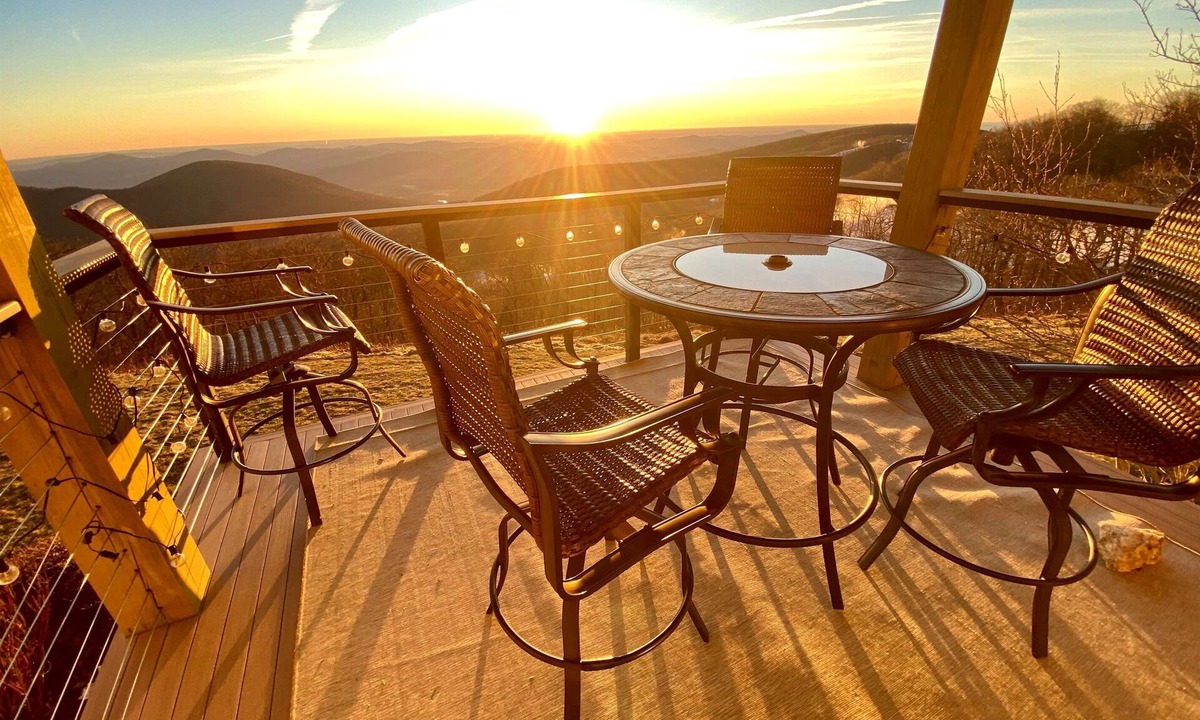 Nellysford Condo | Stunning Views & Pizza