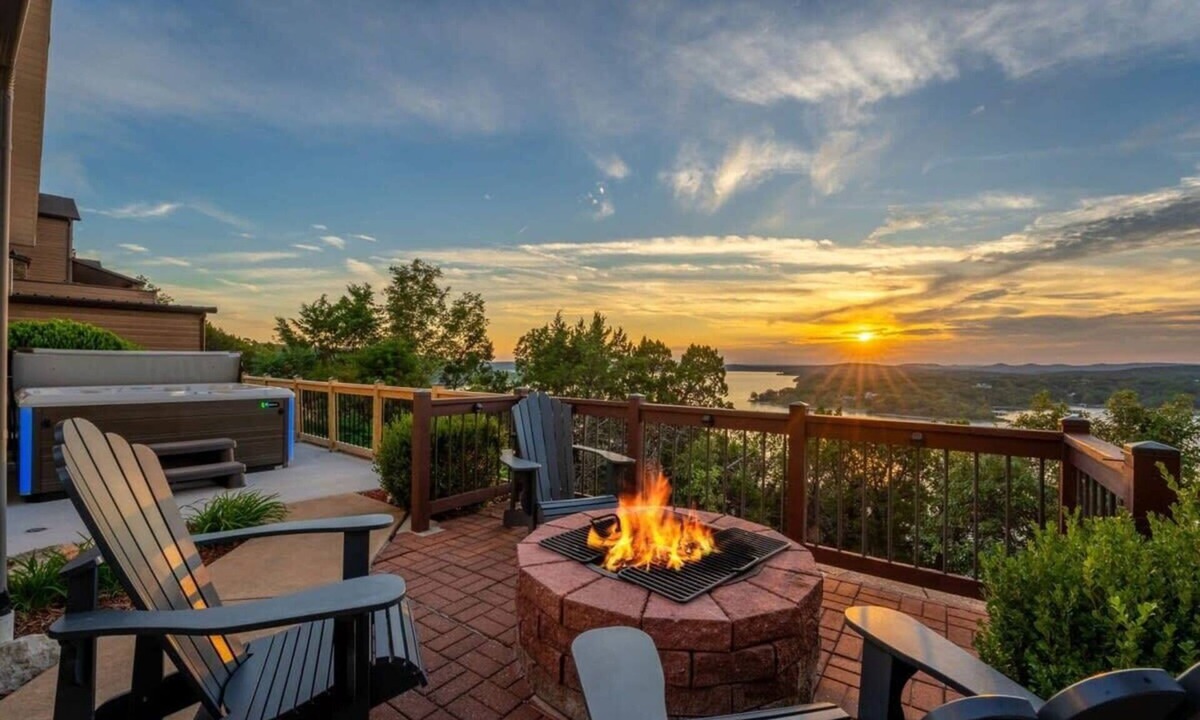 Kimberling City House | Stunning views! Custom home with hot tub and Garage Gameroom!