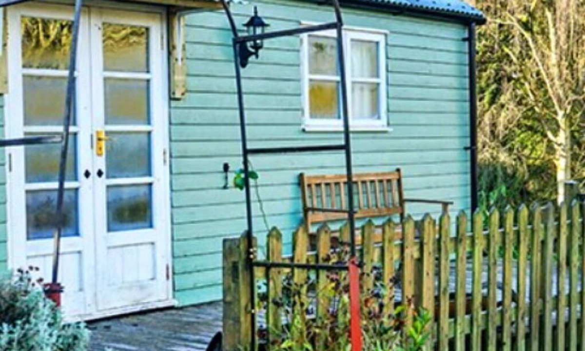 Coalbrookdale House | Stunning villa for 2 guests with WIFI, pets allowed and parking