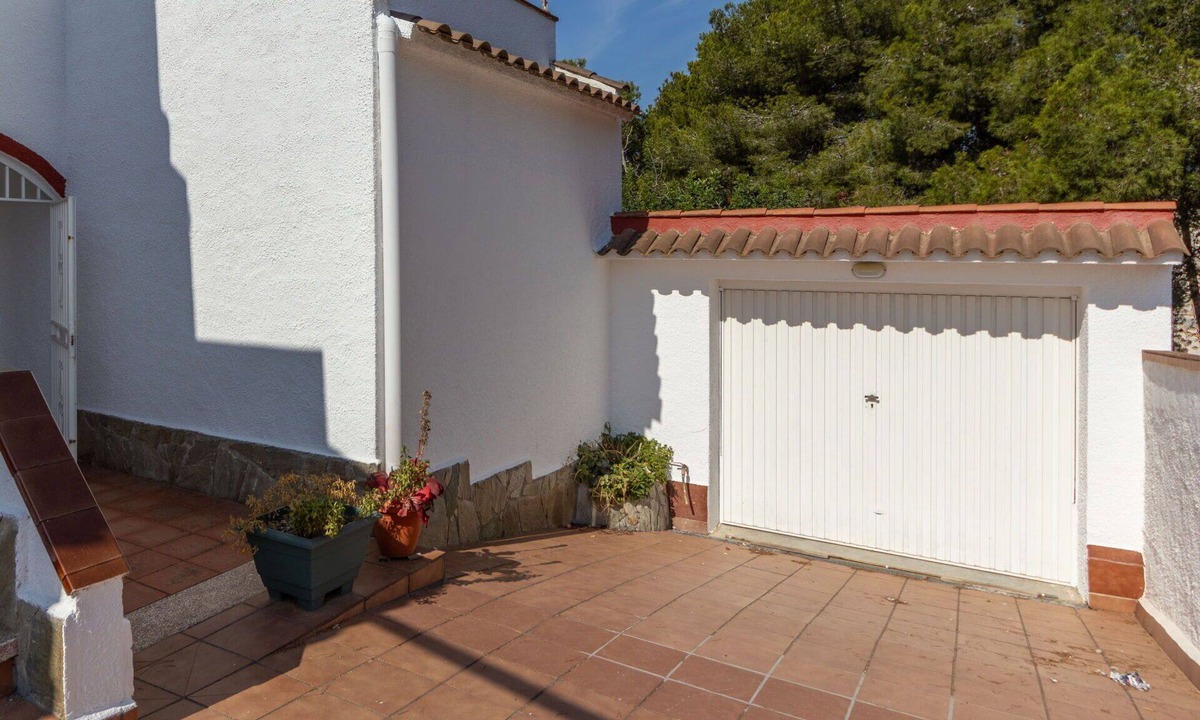 Creixell House | Stunning villa for 6 people with A/C, WIFI and TV