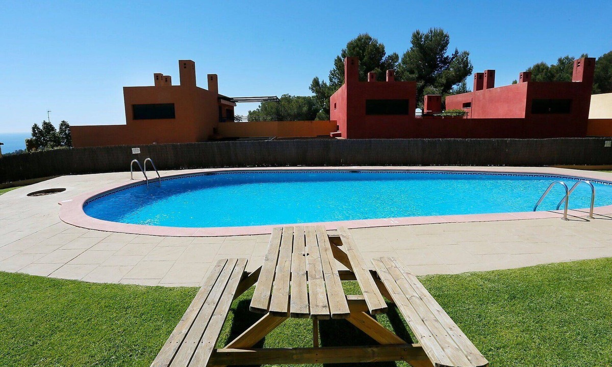 Tamarit House | Stunning villa for 6 guests with A/C, WIFI, pool, TV and terrace
