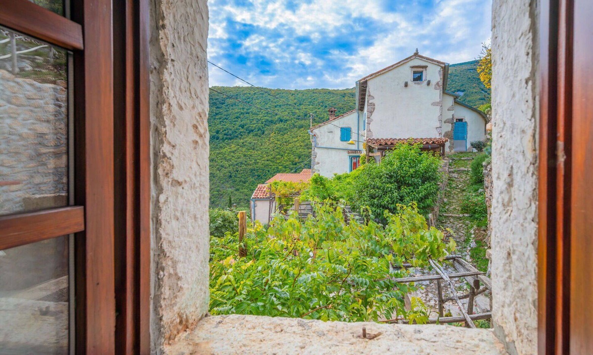 Sucici House | Stunning villa for 6 people with A/C, WIFI, TV, terrace and panoramic view