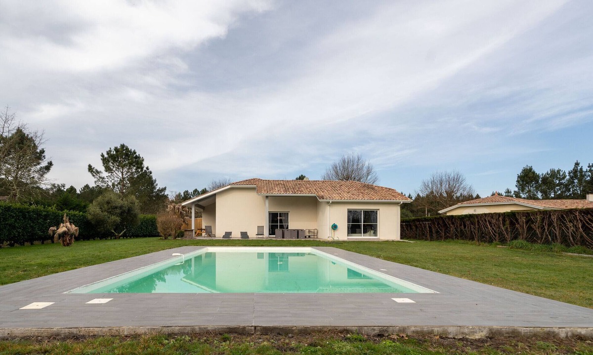 Parentis-en-Born Villa | Stunning villa - 10 guests