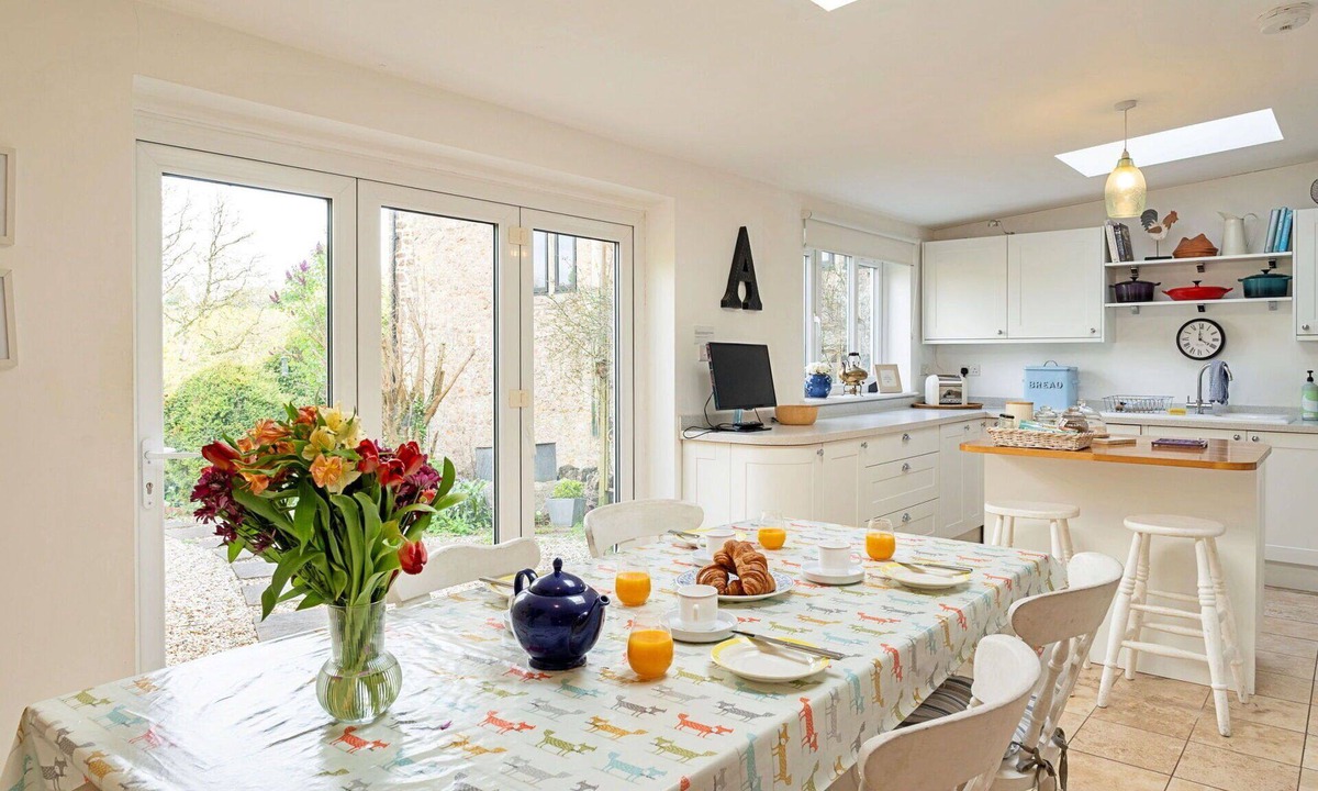 Batcombe House | Stunning villa for 5 people with WIFI and pets allowed