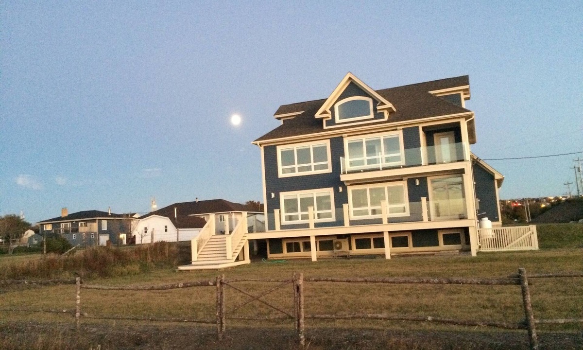Conception Bay South House | Stunning Waterfront Home On The Bay, only 22 minutes from downtown St. John's