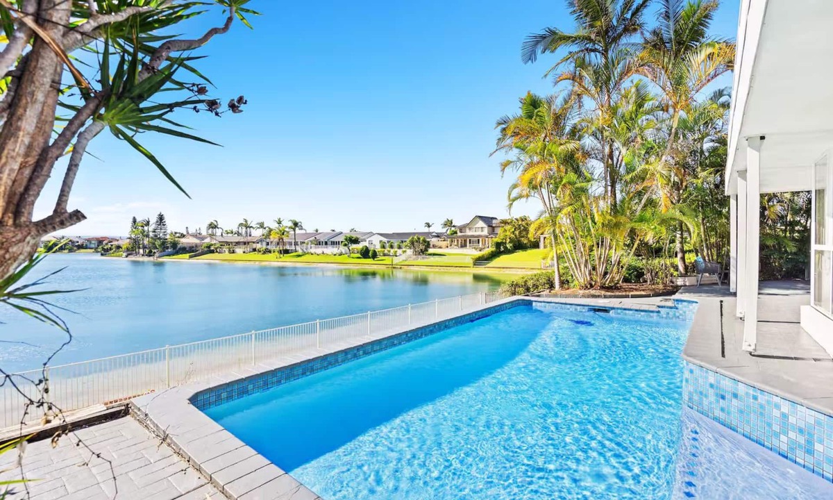 Broadbeach Waters House | Stunning Waterfront Home - 3 Large Ensuites!