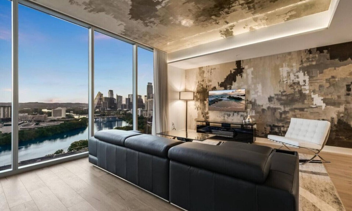 Rainey Street Historic District Apartment | Stunning Water View 2BR – Vibrant Rainey St
