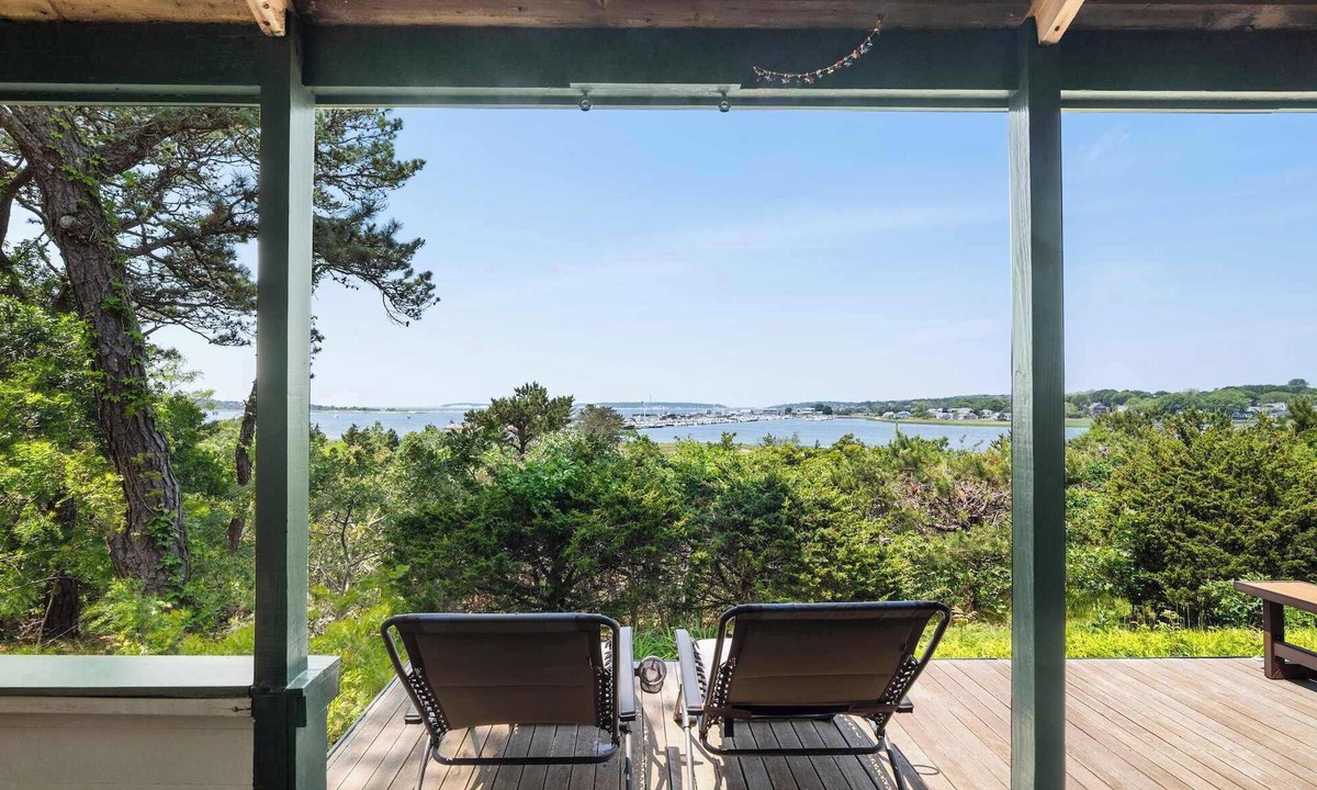 Wellfleet House | Stunning Water Views Sleeps 14!