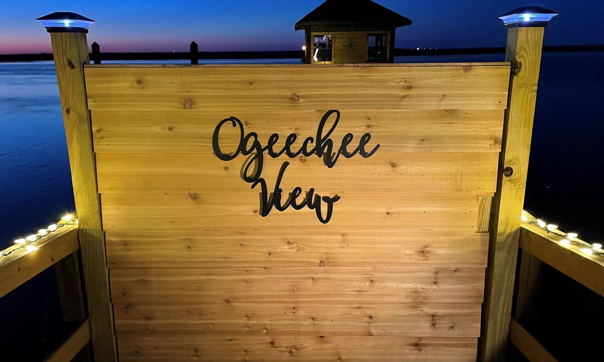 Richmond Hill House | Stunning Waterfront View with Private Dock House