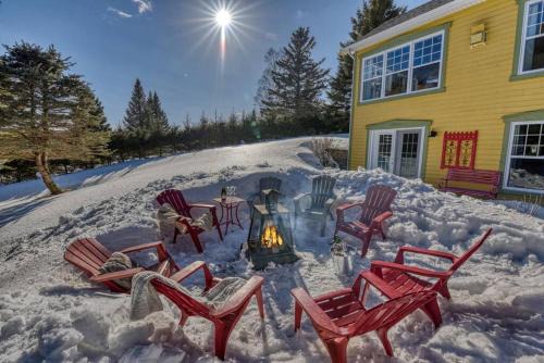 Saint Zenon Ski Chalet | Stunning Waterfront Chalet A Lot Of Natural Light