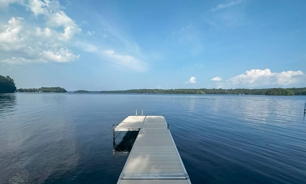 South China House | Stunning waterfront home with beach frontage & dock, & fast WiFi