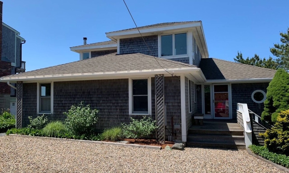 Indian Neck Heights House | Stunning Waterfront in Wellfleet (CS0024)