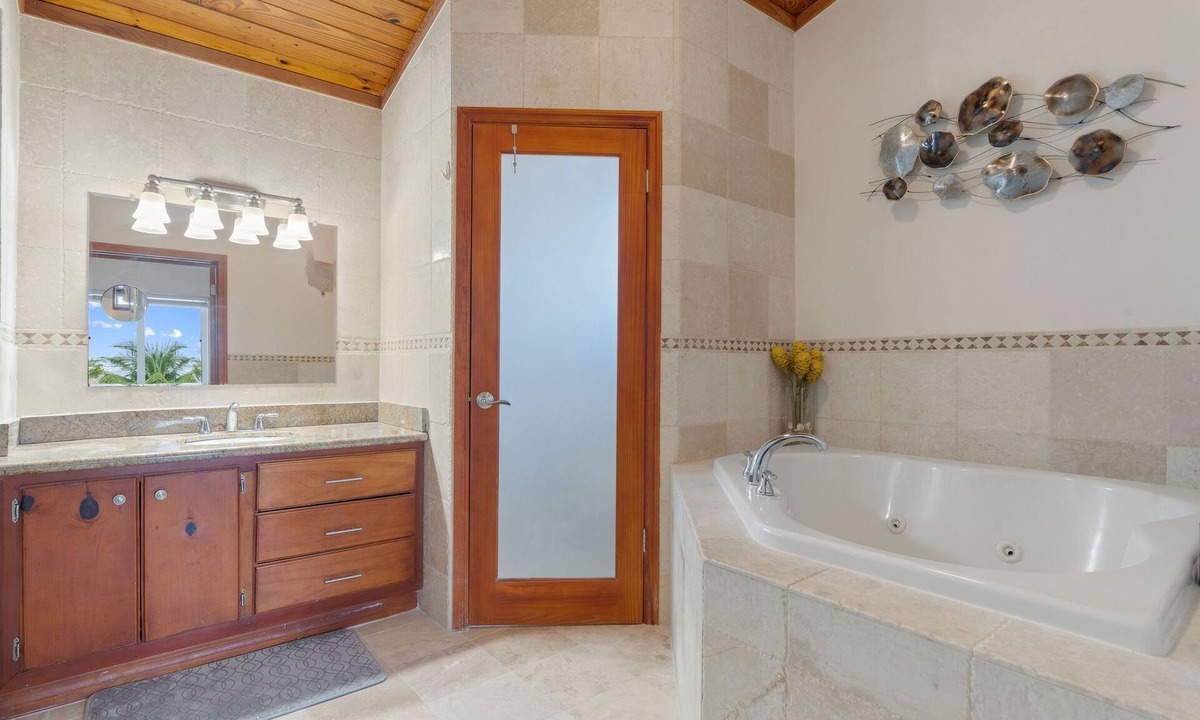 Twin Lakes House | Stunning Waterfront Oasis in Key Largo 3bed/2bath, pool, and dock