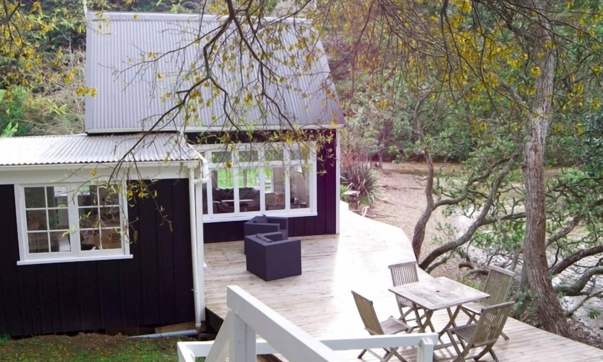 Te Tii House | Stunning waterfront property