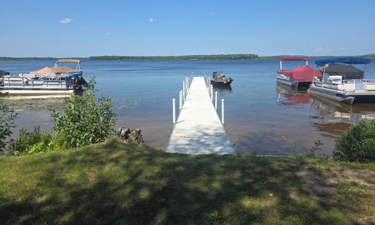 St. Helen Cottage | Stunning Waterfront Views. Dock Use. Cozy. Large fire pit and outdoor seating.