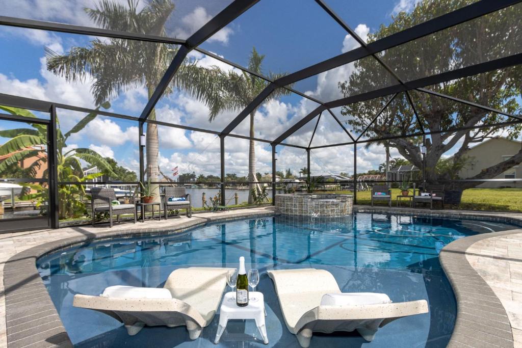 Caloosahatchee House | Stunning Waterfront Villa Direct Gulf Access, Kayaks, Heated Pool Sanctuary on Savona