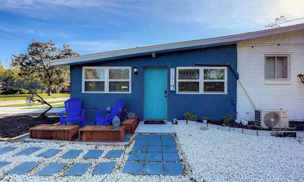 Dover Shores West House | Stuudio | Wi-Fi + Kitchen