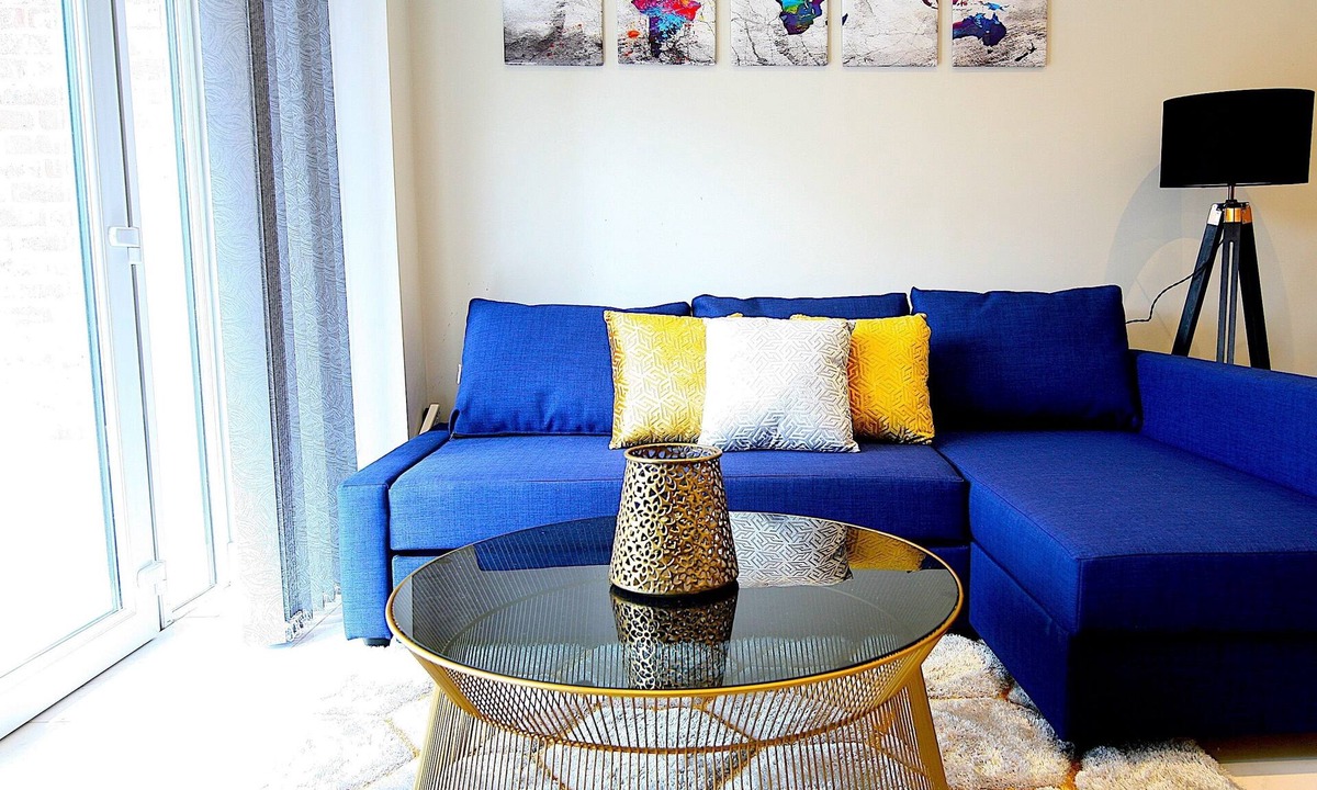 Farnham Common Apartment | Style, comfort, 2 bed