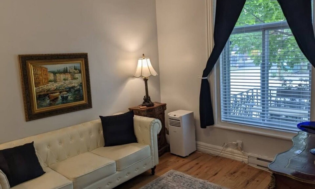 Saint Henri Apartment | Stylish 1 bedroom apartment in the heart of Montreal