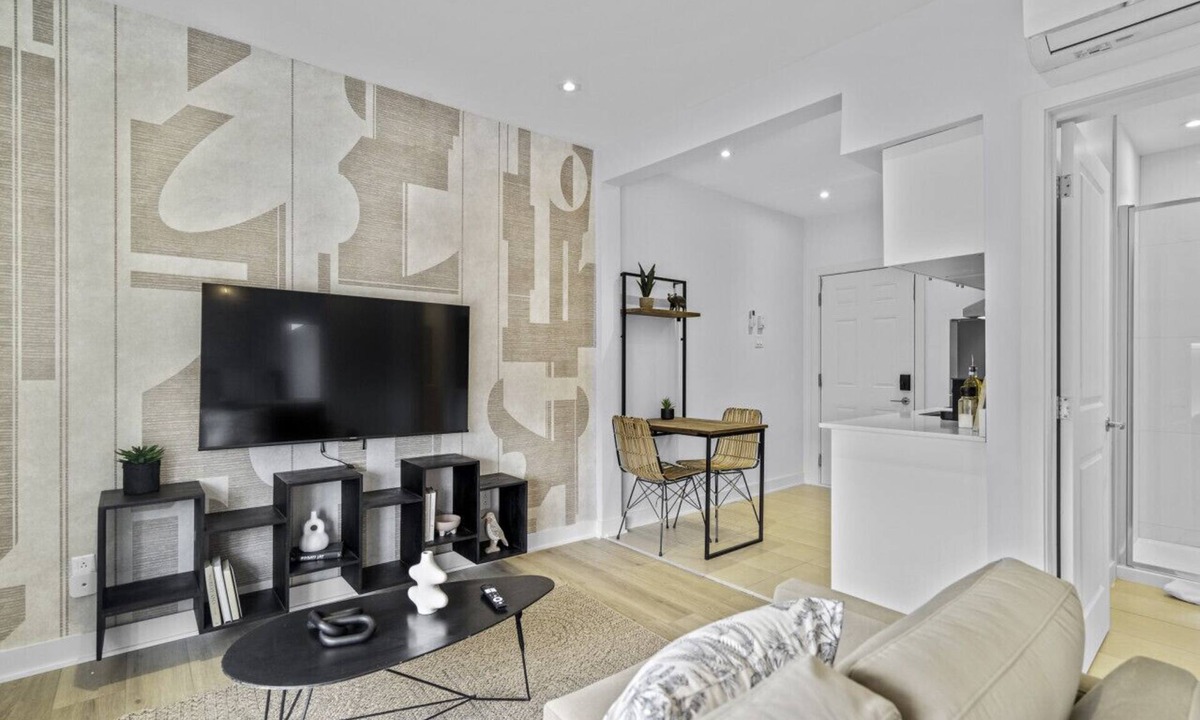 Little Italy Apartment | Stylish 1-Bedroom Haven by Jean Talon Market