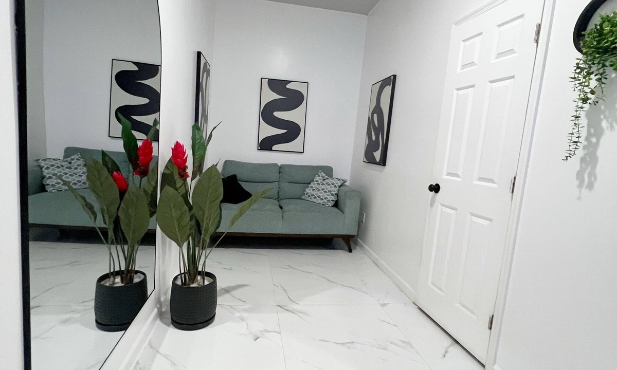 Liberty City House | Stylish 1-Bedroom Private Suite - Miami